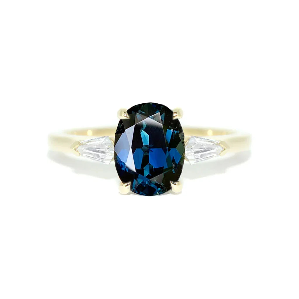 Perth | Oval teal sapphire 18k gold engagement ring - Lizunova Fine Jewels