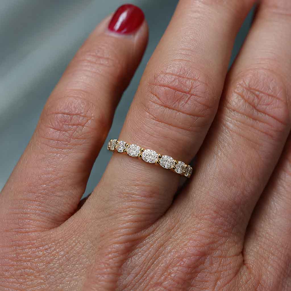 Phoebe | Oval diamond east-west wedding ring