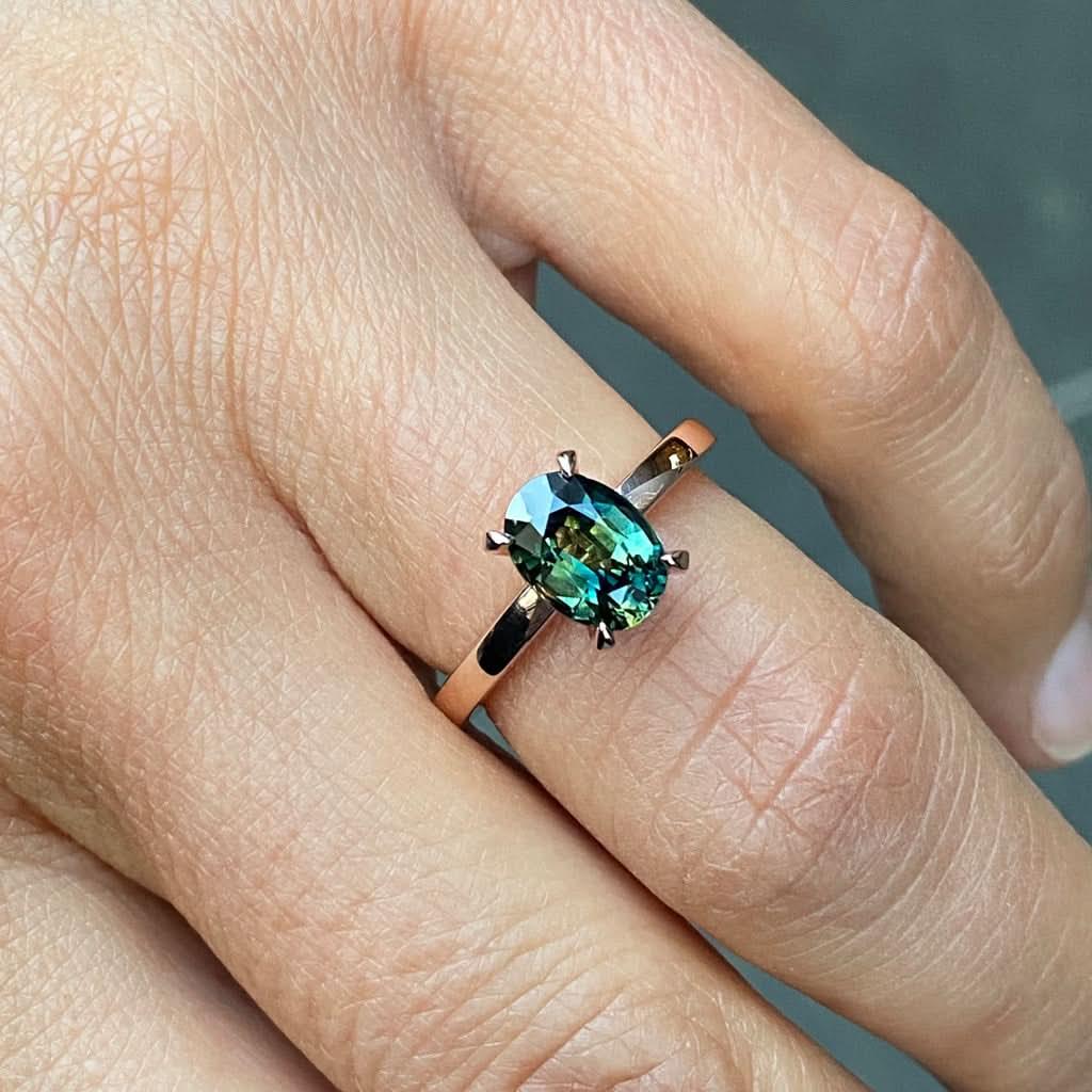 Riga | Oval parti sapphire engagement ring - Lizunova Fine Jewels