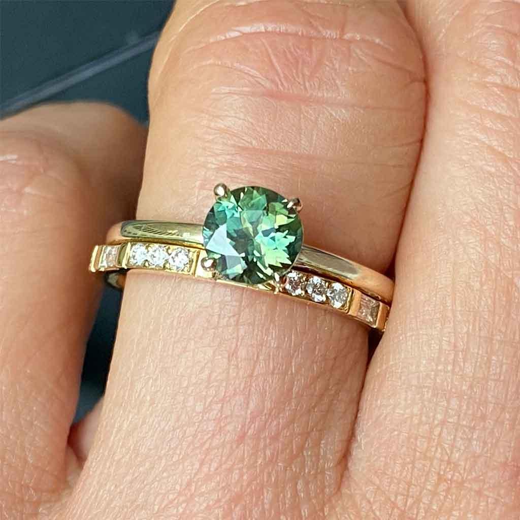 Riga | Australian light green sapphire engagement ring - Lizunova Fine Jewels