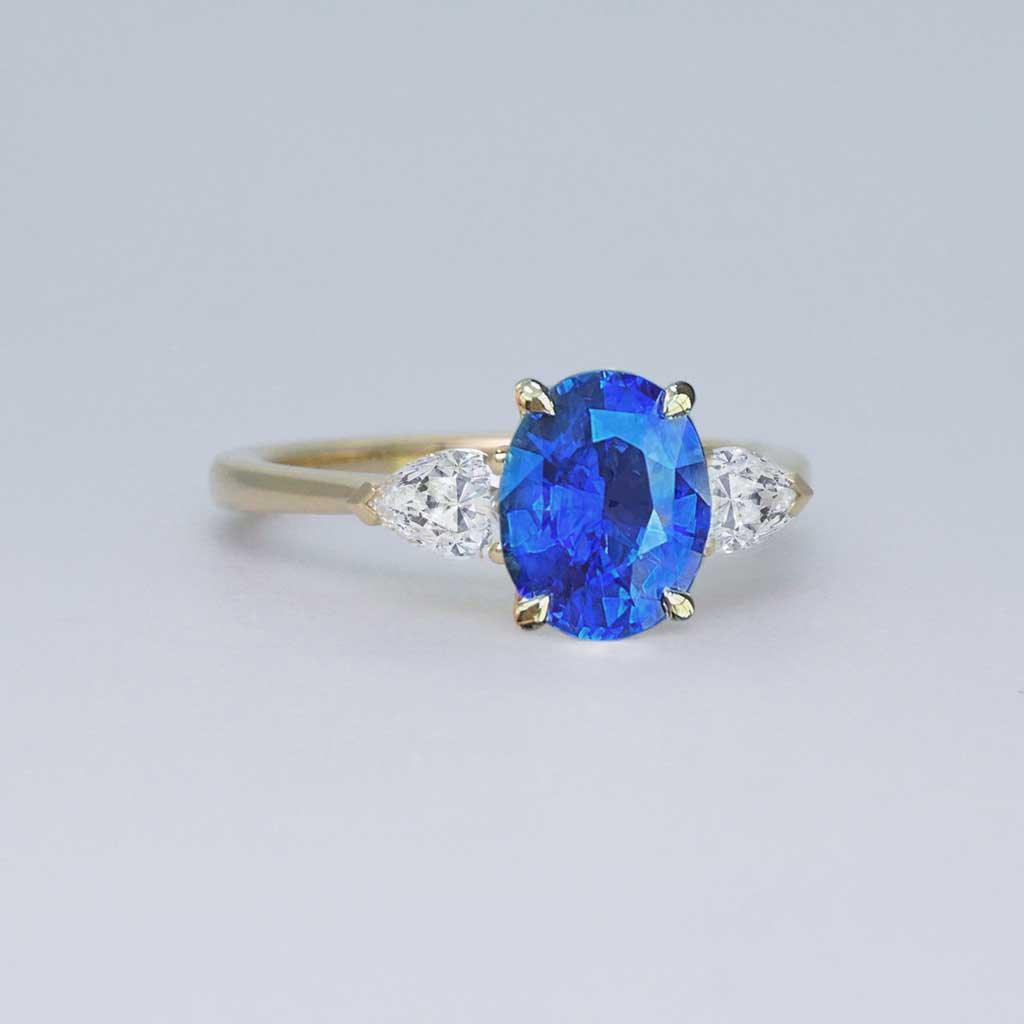Sofia | Oval cornflower blue sapphire diamond engagement ring - Lizunova Fine Jewels
