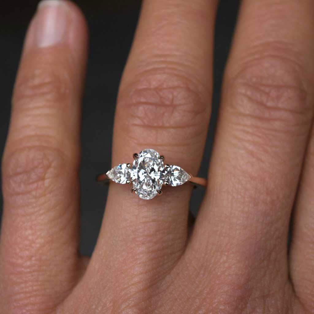 Sofia | Oval diamond engagement ring - Lizunova Fine Jewels