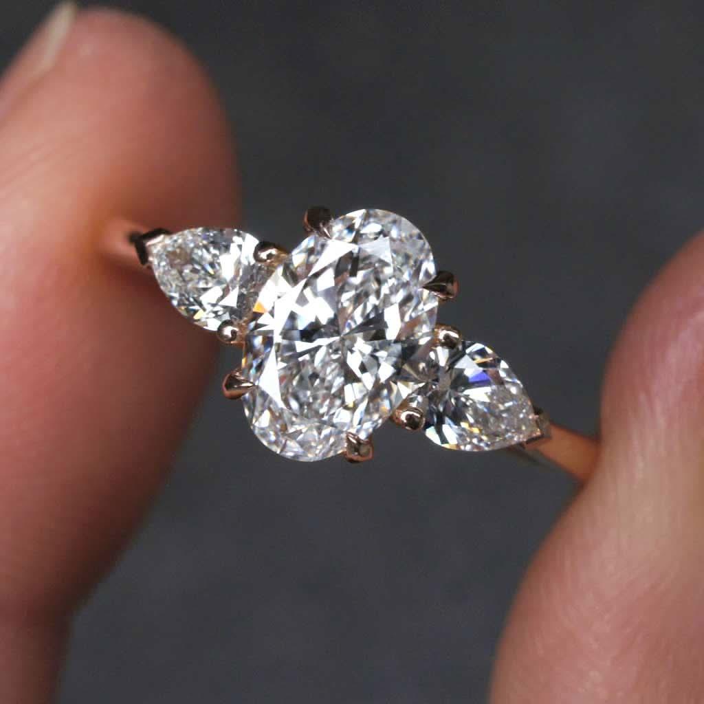Sofia | Oval diamond engagement ring - Lizunova Fine Jewels