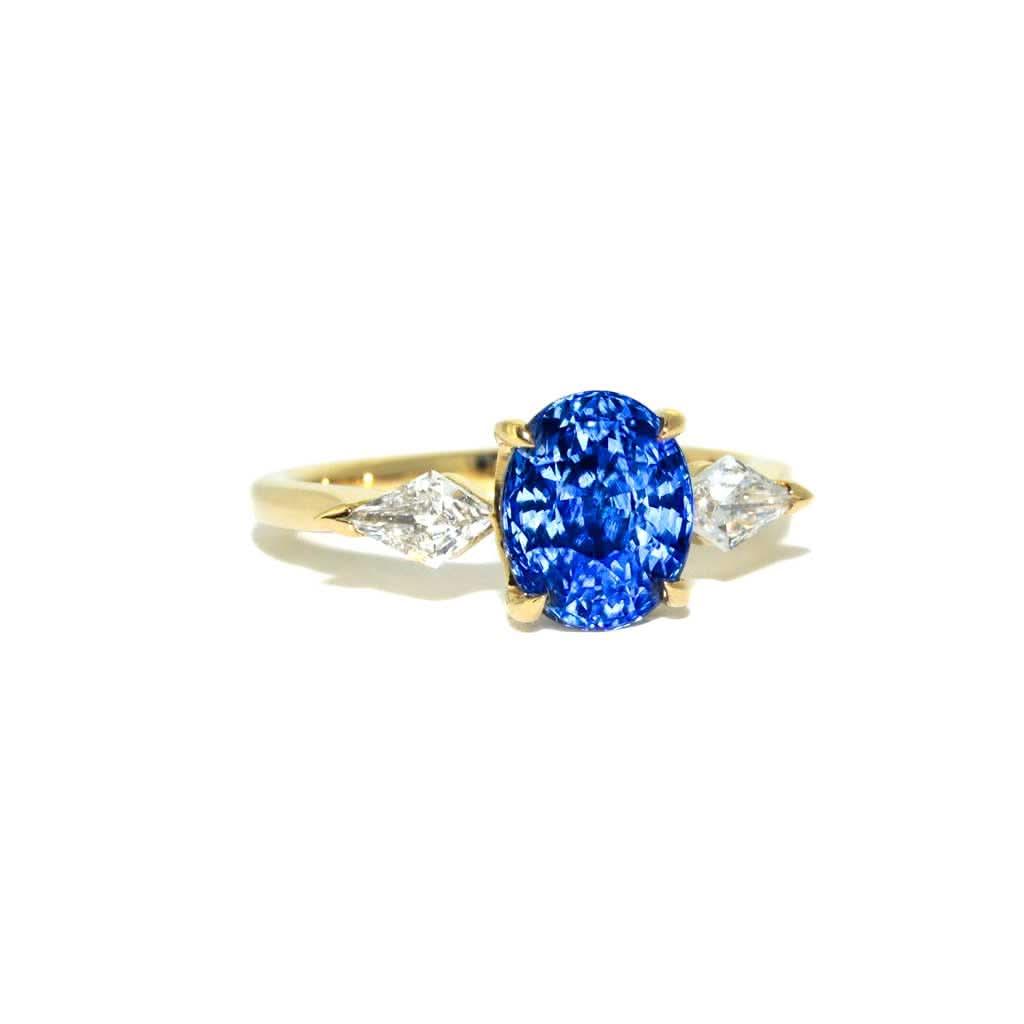 Vera | Oval cornflower blue sapphire diamond engagement ring - Lizunova Fine Jewels