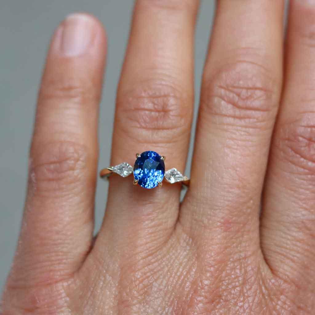 Vera | Oval cornflower blue sapphire diamond engagement ring - Lizunova Fine Jewels