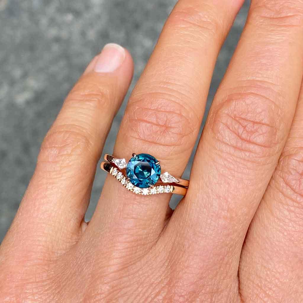 Maddie - Teal sapphire diamond kite engagement ring - Lizunova Fine Jewels
