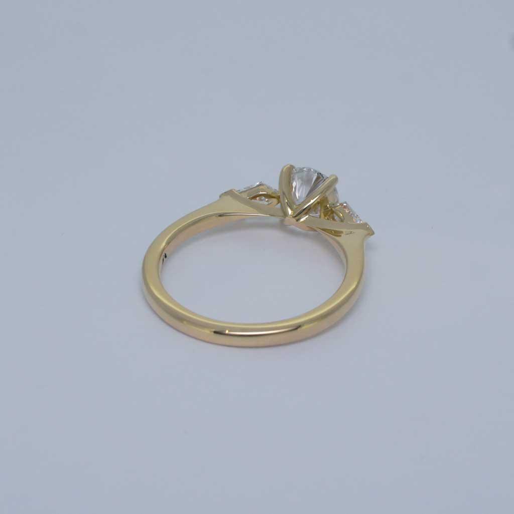 Vera | Diamond trilogy engagement ring - Lizunova Fine Jewels