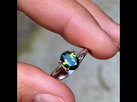 1.12ct oval Australian parti sapphire, Sydney jeweller Lizunova Fine Jewels, Australia