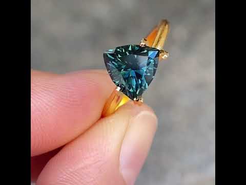 1.73ct trilliant Australian parti sapphire, Sydney jeweller Lizunova Fine Jewels, Australia