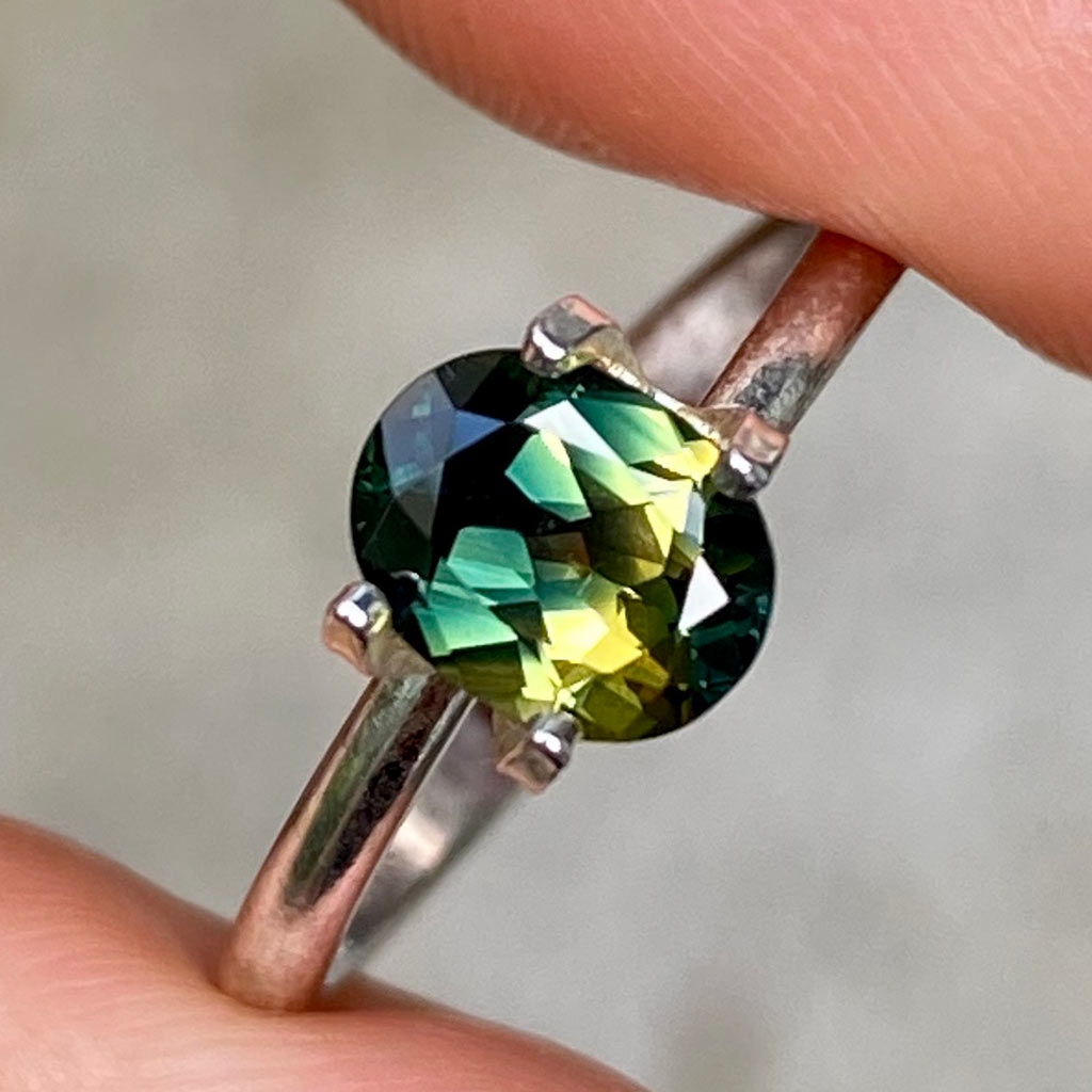 1.12ct-oval-Australian-parti-sapphire-2-Lizunova-Fine-Jewels-Sydney-NSW-Australia