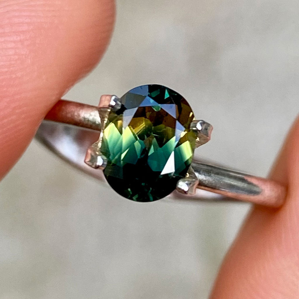 1.12ct-oval-Australian-parti-sapphire-4-Lizunova-Fine-Jewels-Sydney-NSW-Australia