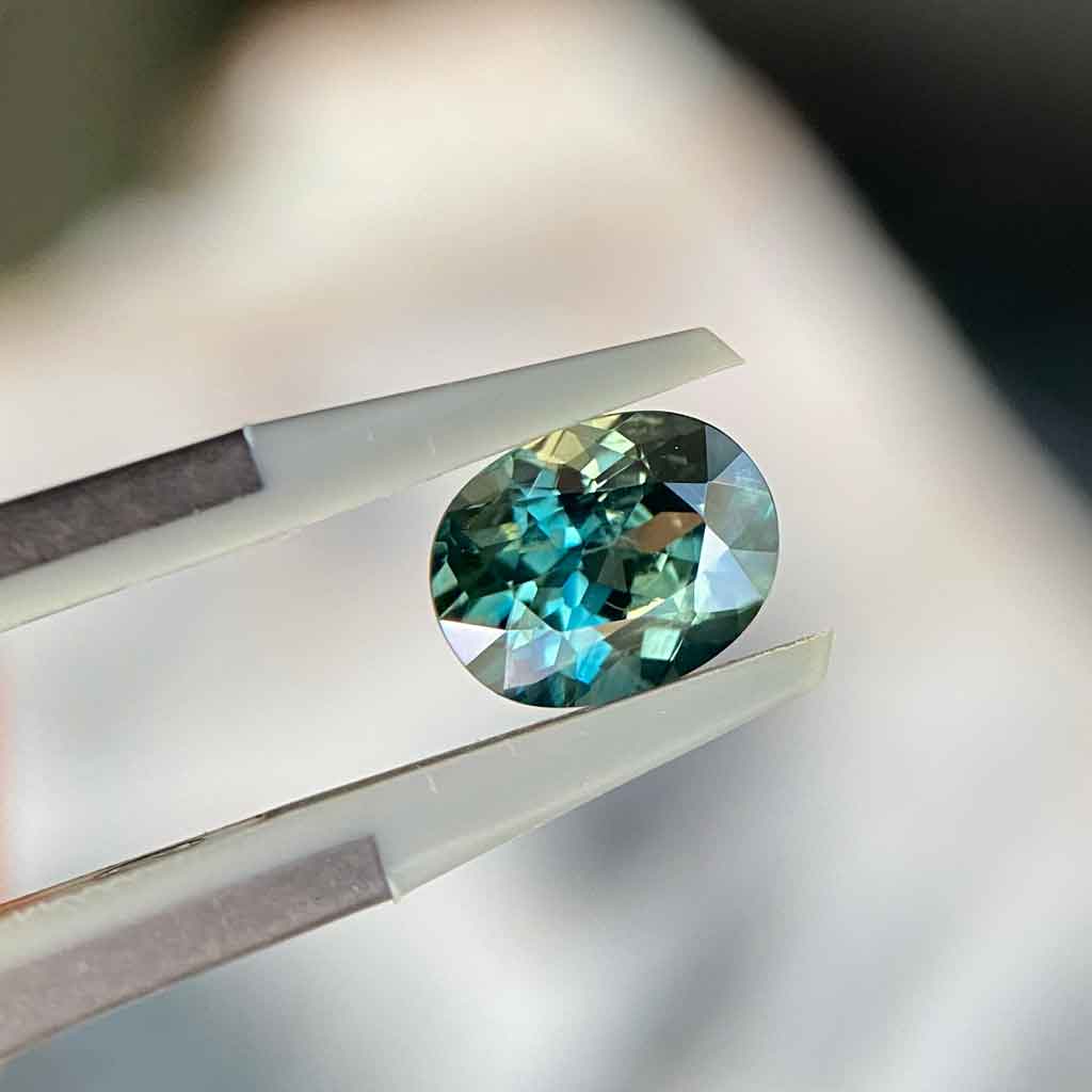 Australian seafoam teal sapphire available to set in a bespoke sapphire ring by Australian jeweller Lizunova, Sydney