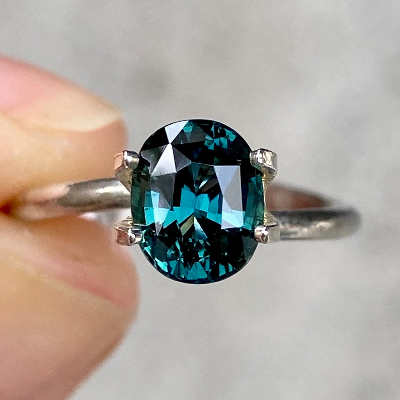 Australian-parti-teal-sapphire-bespoke-engagement-ring-Sydney-jeweller-Lizunova-Fine-Jewels