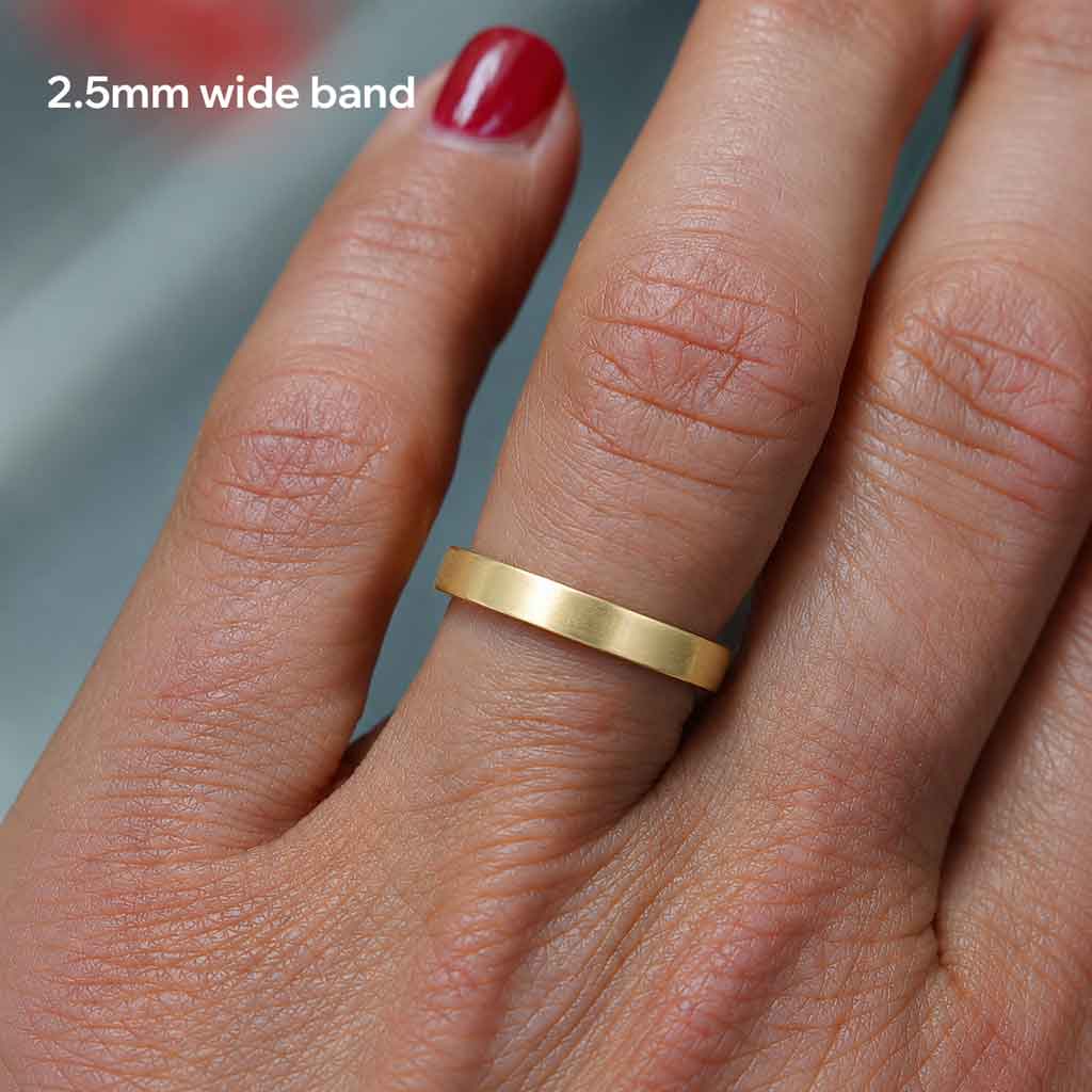 Edith - square profile plain wedding ring yellow gold - Lizunova Fine Jewels