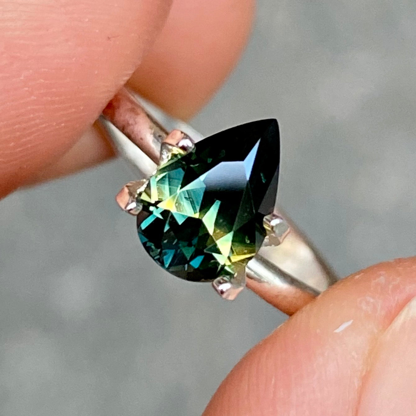 Australian-parti-teal-sapphire-bespoke-engagement-ring-Sydney-jeweller-Lizunova-Fine-Jewels