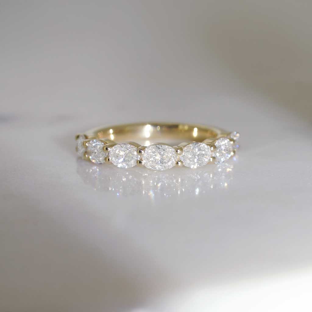 Phoebe | Oval diamond east-west wedding ring