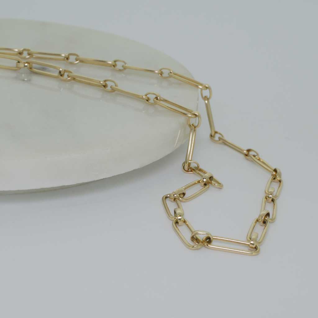 Pippa-paperclip-gold-chain-necklace-2-Lizunova-Fine-Jewels-jeweller-Sydney-NSW-Australia
