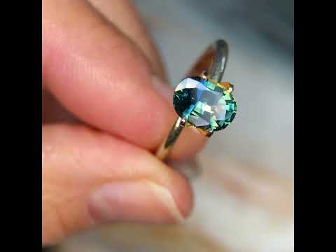 1.68ct oval Australian parti sapphire in blue, green and yellow colours, by Australian jeweller Lizunova, Sydney NSW