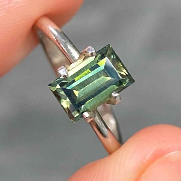 Australian-teal-sapphire-bespoke-engagement-ring-Sydney-jeweller-Lizunova-Fine-Jewels jeweller Lizunova Fine Jewels