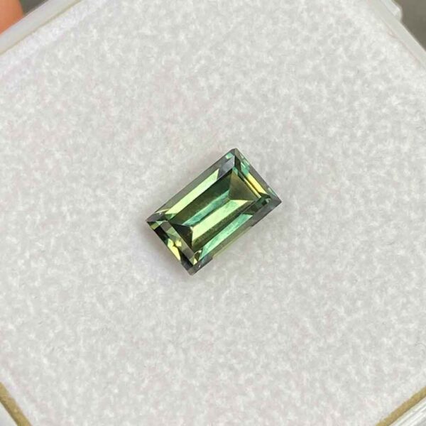 Australian-teal-sapphire-bespoke-engagement-ring-Sydney-jeweller-Lizunova-Fine-Jewels jeweller Lizunova Fine Jewels