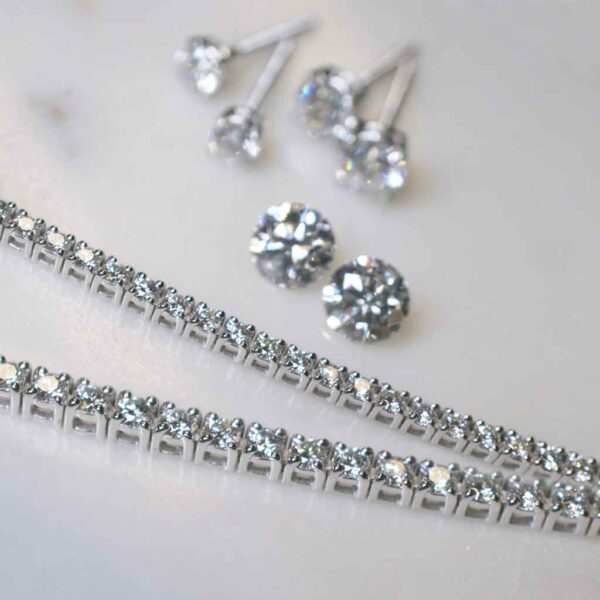 Natural-diamond-tennis-bracelet-studs-earrings-Lizunova-Fine-Jewels-Sydney-jeweller-NSW-Australia