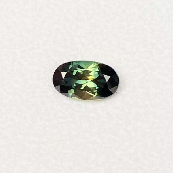 Lizunova-1.38ct-oval-parti-sapphire-8.71x5.17mm-Sydney-jeweller-Lizunova-Fine-Jewels