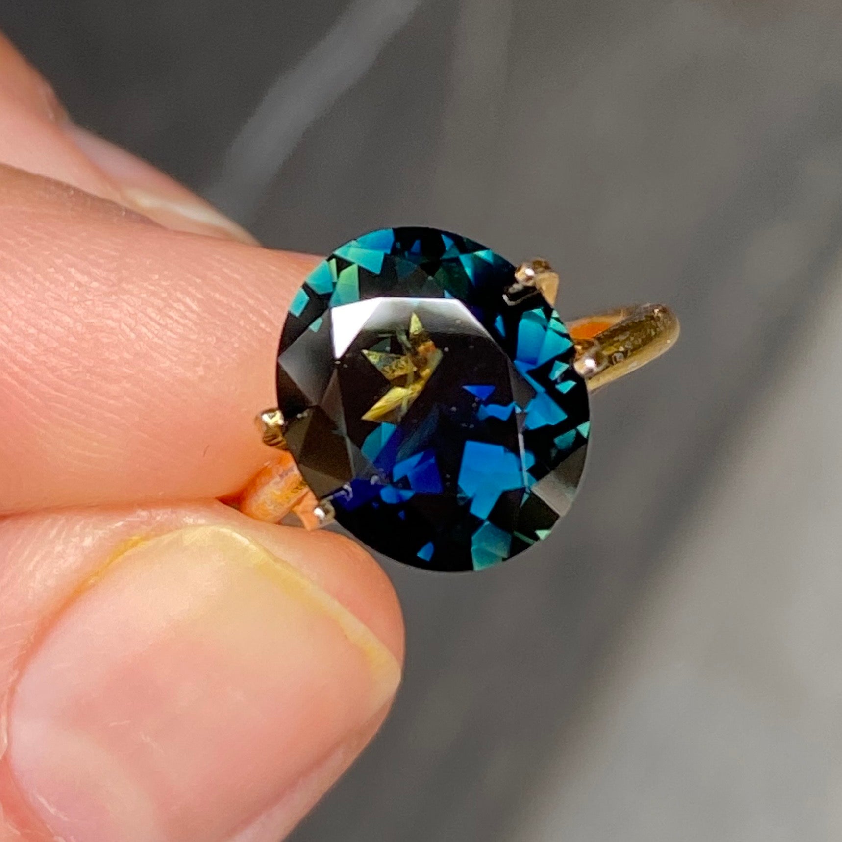 Australian-parti-teal-sapphire-bespoke-engagement-ring-Sydney-jeweller-Lizunova-Fine-Jewels