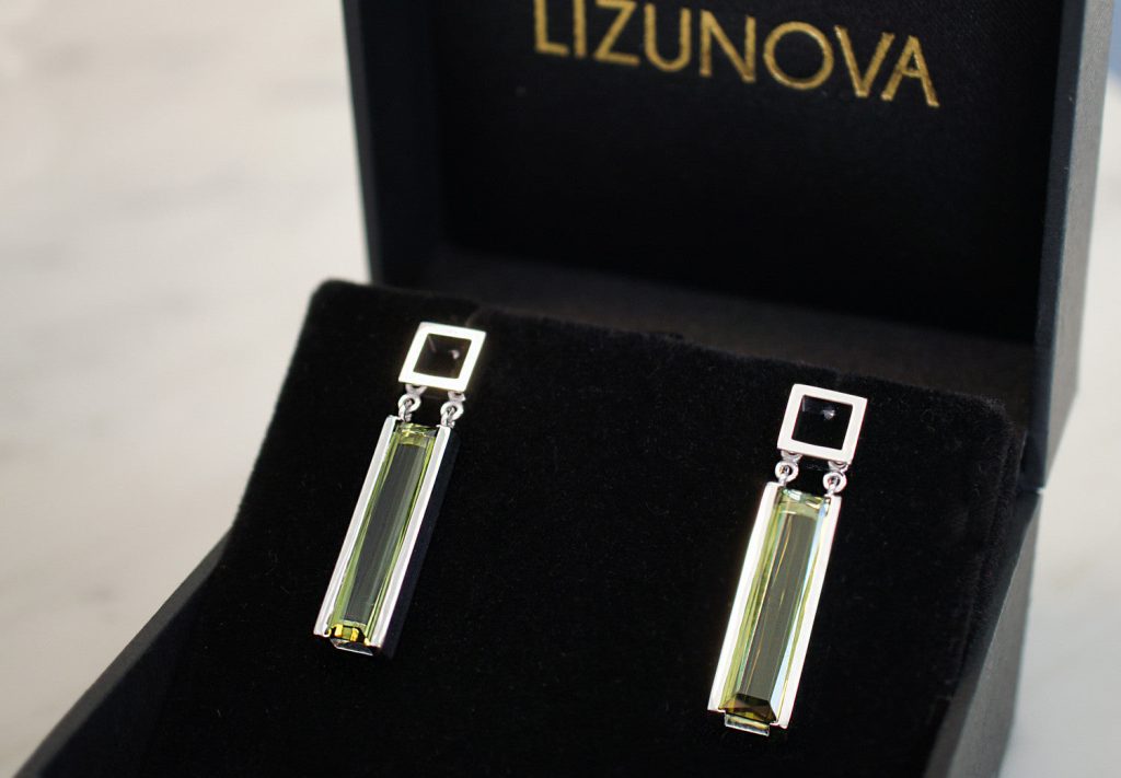 green-sapphire-diamond-halo-engagement-ring-sydney-jeweller-lizunova