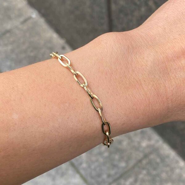 Polly-paperclip-gold-bracelet-2-Lizunova-Fine-Jewels-jeweller-Sydney-NSW-Australia