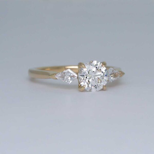 Round diamond engagement ring | Sydney jewellers Lizunova