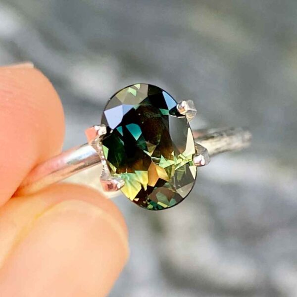 Australian-oval-parti-sapphire-bespoke-jewellery-ring-Sydney-jeweller-Lizunova-Fine-Jewels-SKU20055-1-1-2