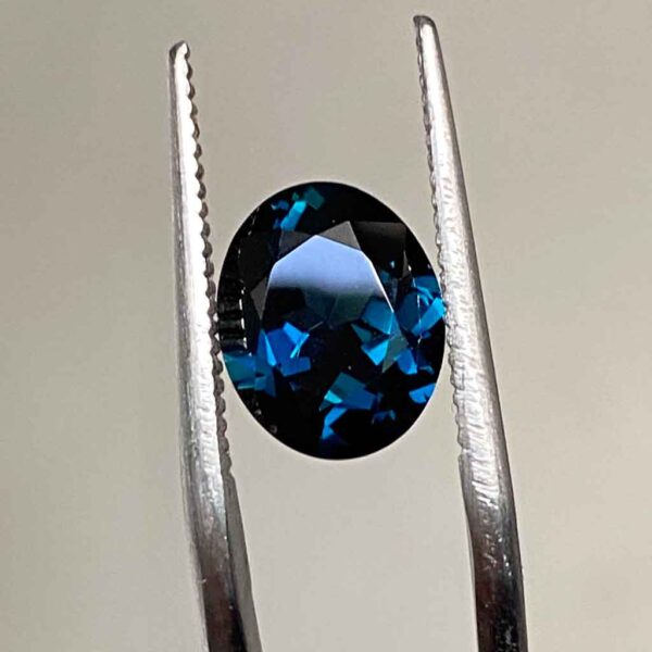 2.37ct-oval-Australian-teal-sapphire-Sydney-jeweller-Lizunova-Fine-Jewels-NSW-Australia-SKU20055-3