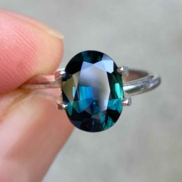 Australian-teal-parti-sapphire-engagement-ring-Sydney-jeweller-Lizunova-Fine-Jewels-Australia