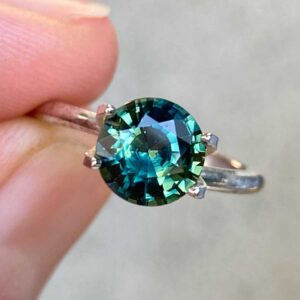 Australian-teal-parti-round-sapphire-engagement-ring-Sydney-jeweller-Lizunova-Fine-Jewels