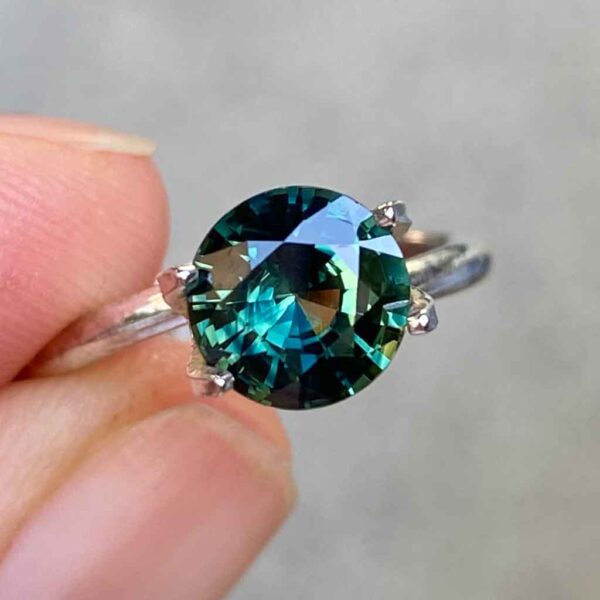 Australian-teal-parti-round-sapphire-engagement-ring-Sydney-jeweller-Lizunova-Fine-Jewels