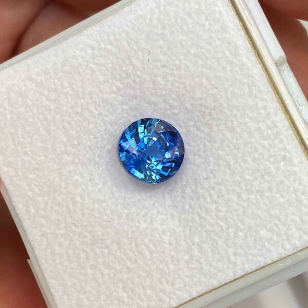 round-ceylon-cornflower-blue-cornflower-sapphire-sapphire-engagement-rings-Lizunova-Fine-Jewels-Sydney-Jeweller-Sydney-NSW-Australia