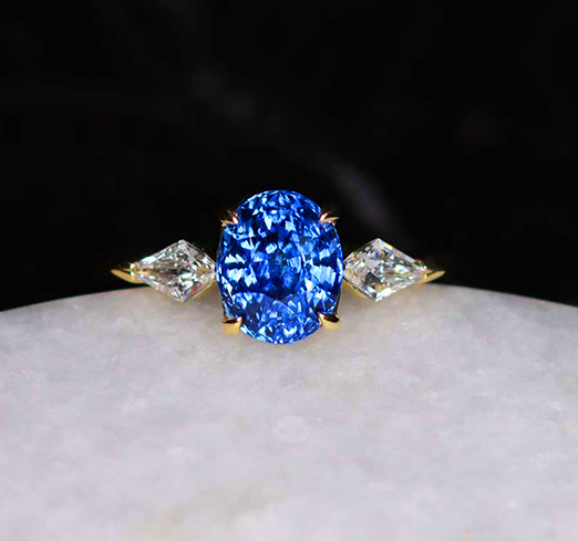 oval-ceylon-cornflower-blue-sapphire-engagement-ring-Lizunova-Fine-Jewels-Sydney-Jeweller-Sydney-NSW-Australia