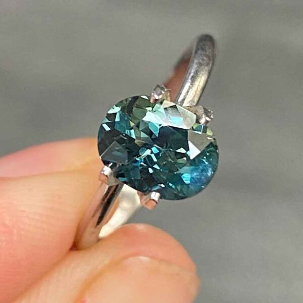 oval-Australian-teal-sapphire-bespoke-engagement-ring-Sydney-jeweller-Lizunova-Fine-Jewels jeweller Lizunova Fine Jewels