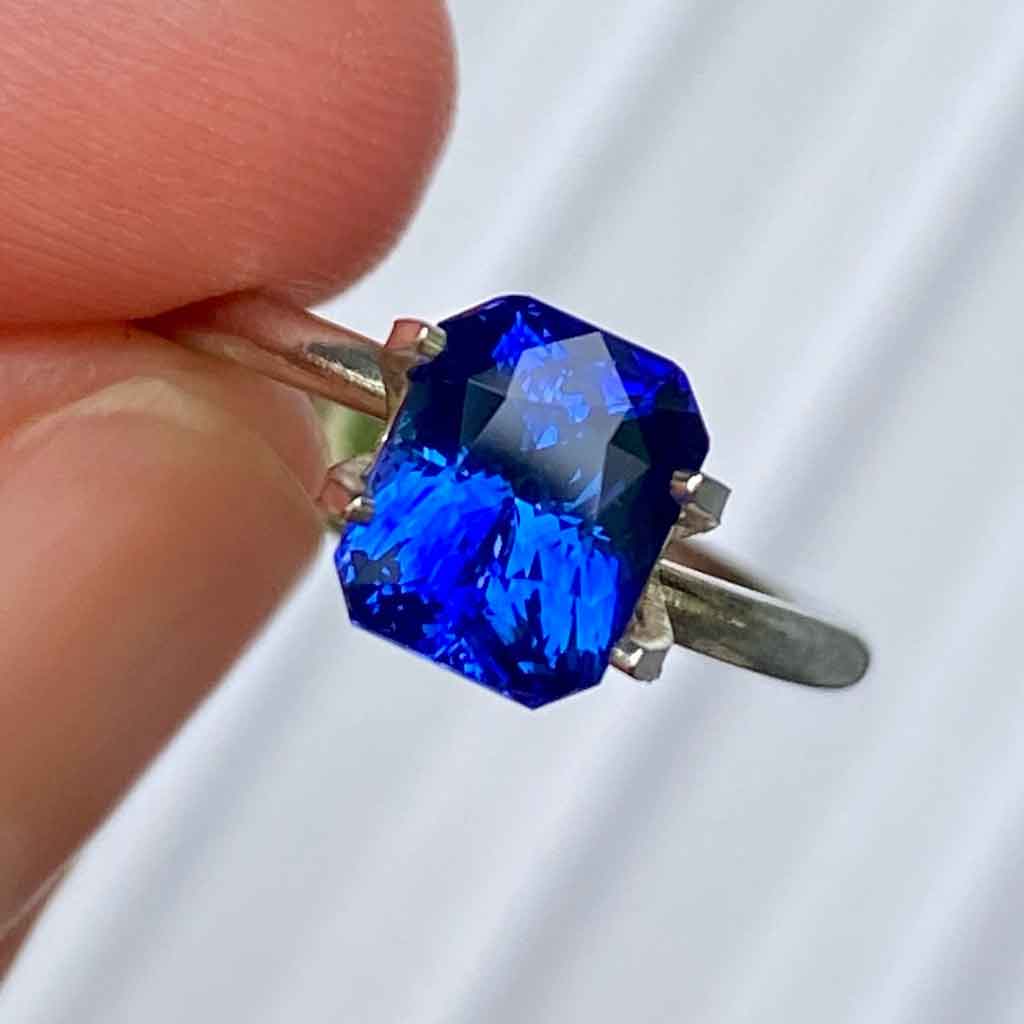 emerald-radiant-cut-royal-blue-sapphire-engagement-ring-Lizunova-Fine-Jewels-Sydney-Jeweller-Sydney-NSW-Australia