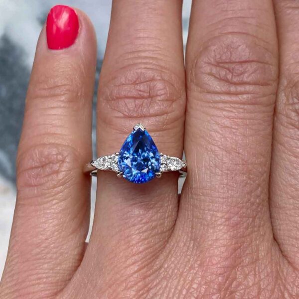 cornflower-blue-Ceylon-sapphire-diamond-engagement-ring-sydney-jeweller-lizunova-australia