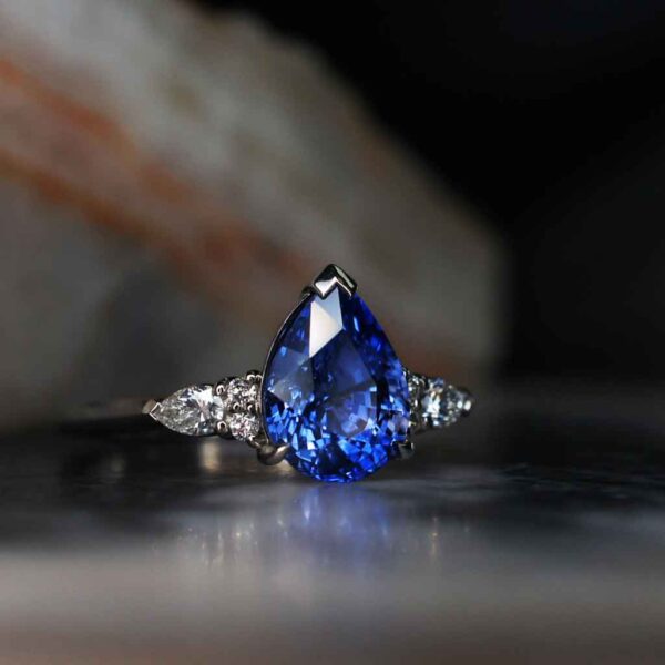 cornflower-blue-Ceylon-sapphire-diamond-engagement-ring-sydney-jeweller-lizunova-australia