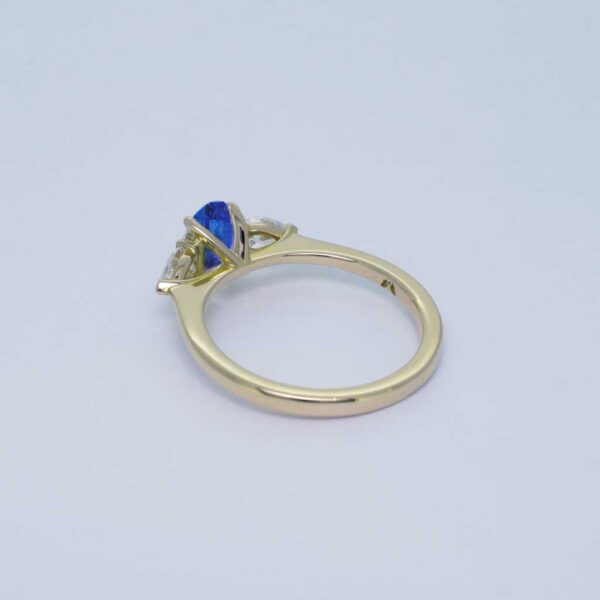 cornflower-blue-oval-Ceylon-sapphire-diamond-engagement-ring-sydney-jeweller-lizunova-australia