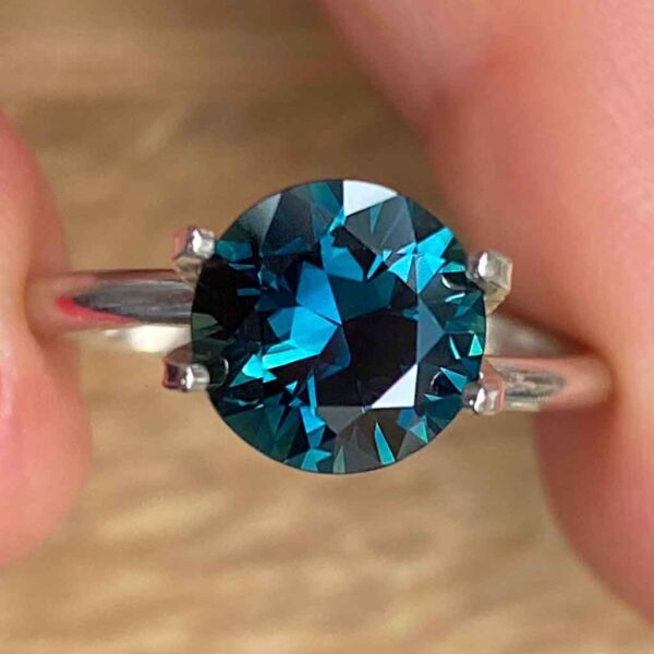 round-Australian-teal-parti-sapphire-engagement-ring-sydney-jeweller-lizunova-australia