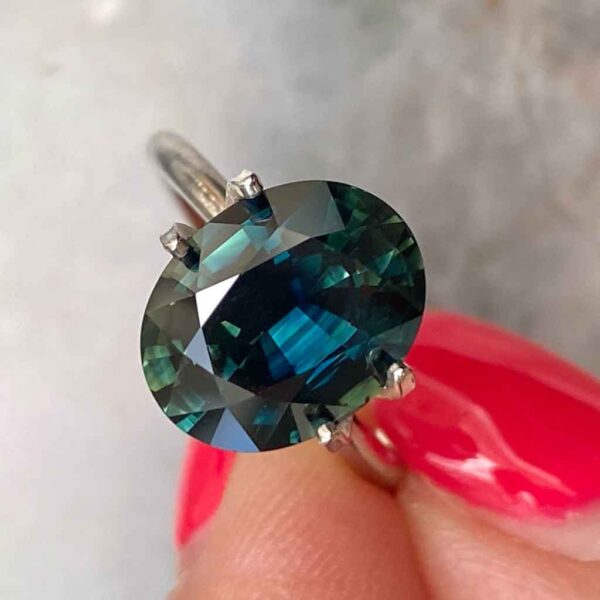 oval-australian-teal-parti-sapphire-custom-engagement-ring-Sydney-jeweller-Lizunova-Fine-Jewels